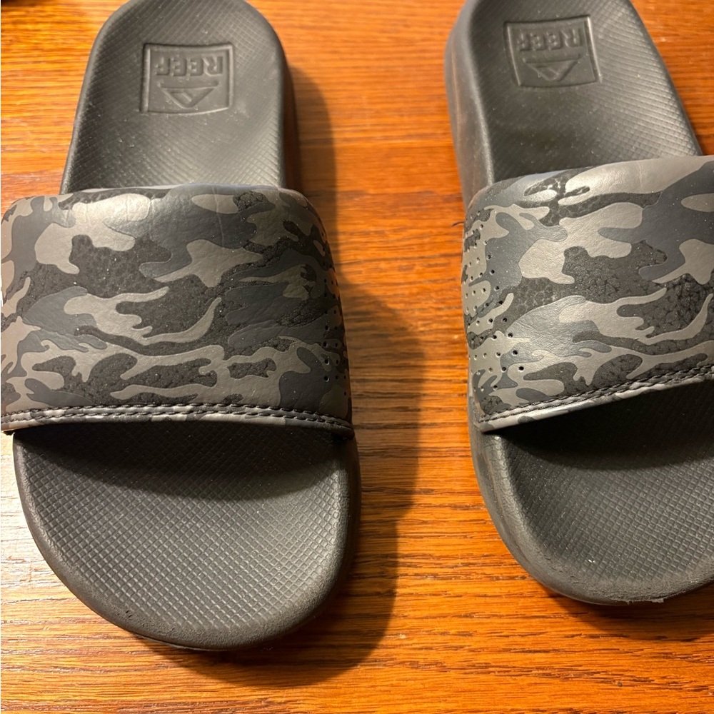 Reef Black and Gray Camo Slides